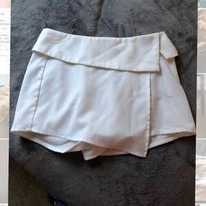 White envelope skort